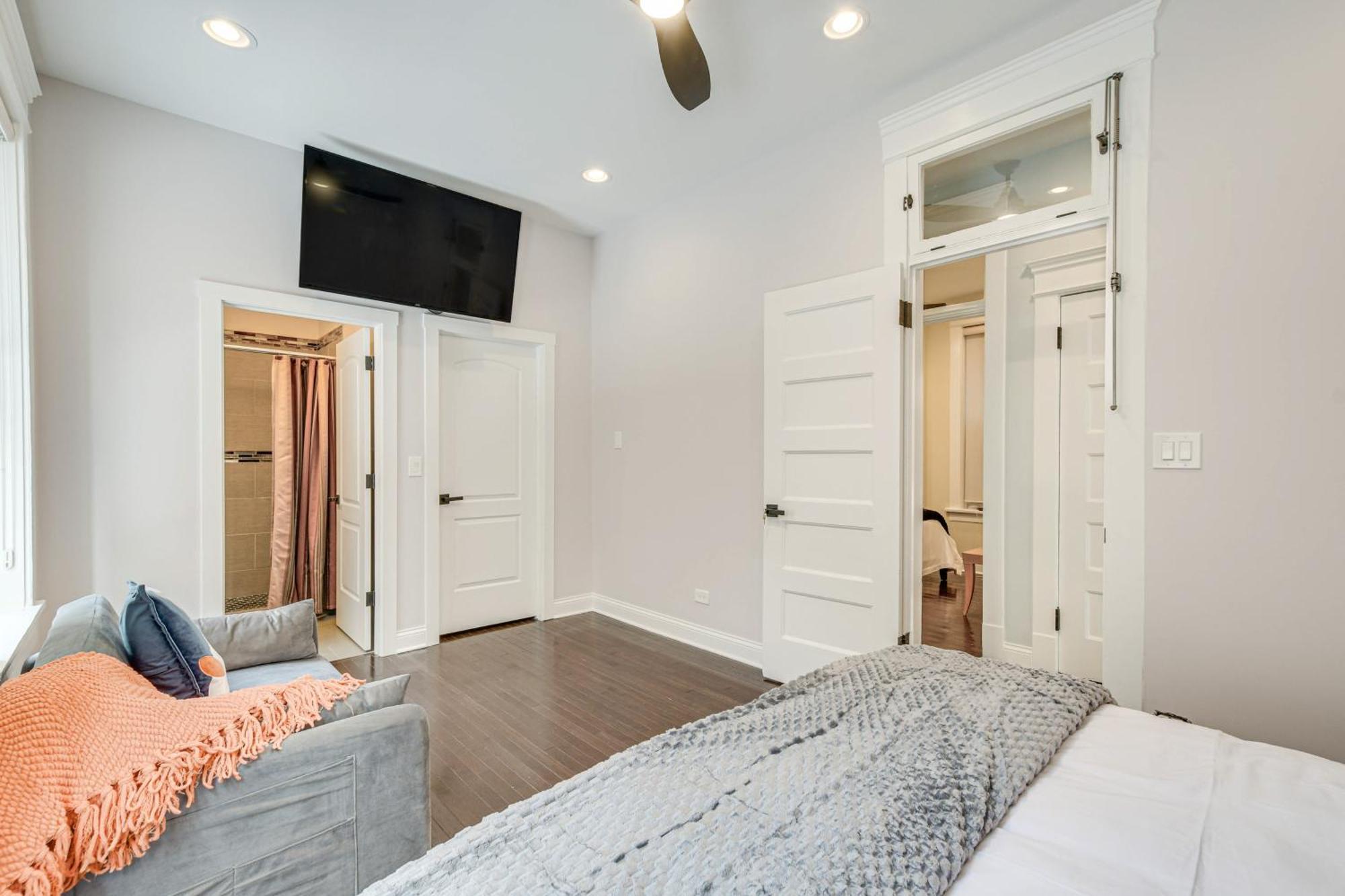 Spacious Condo With Deck About 3 Mi To Downtown Chicago! Kültér fotó