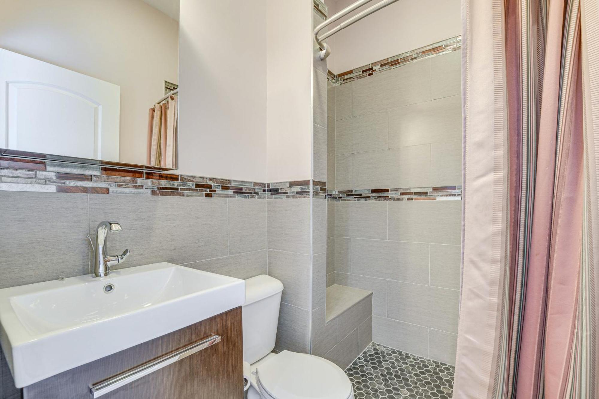 Spacious Condo With Deck About 3 Mi To Downtown Chicago! Kültér fotó