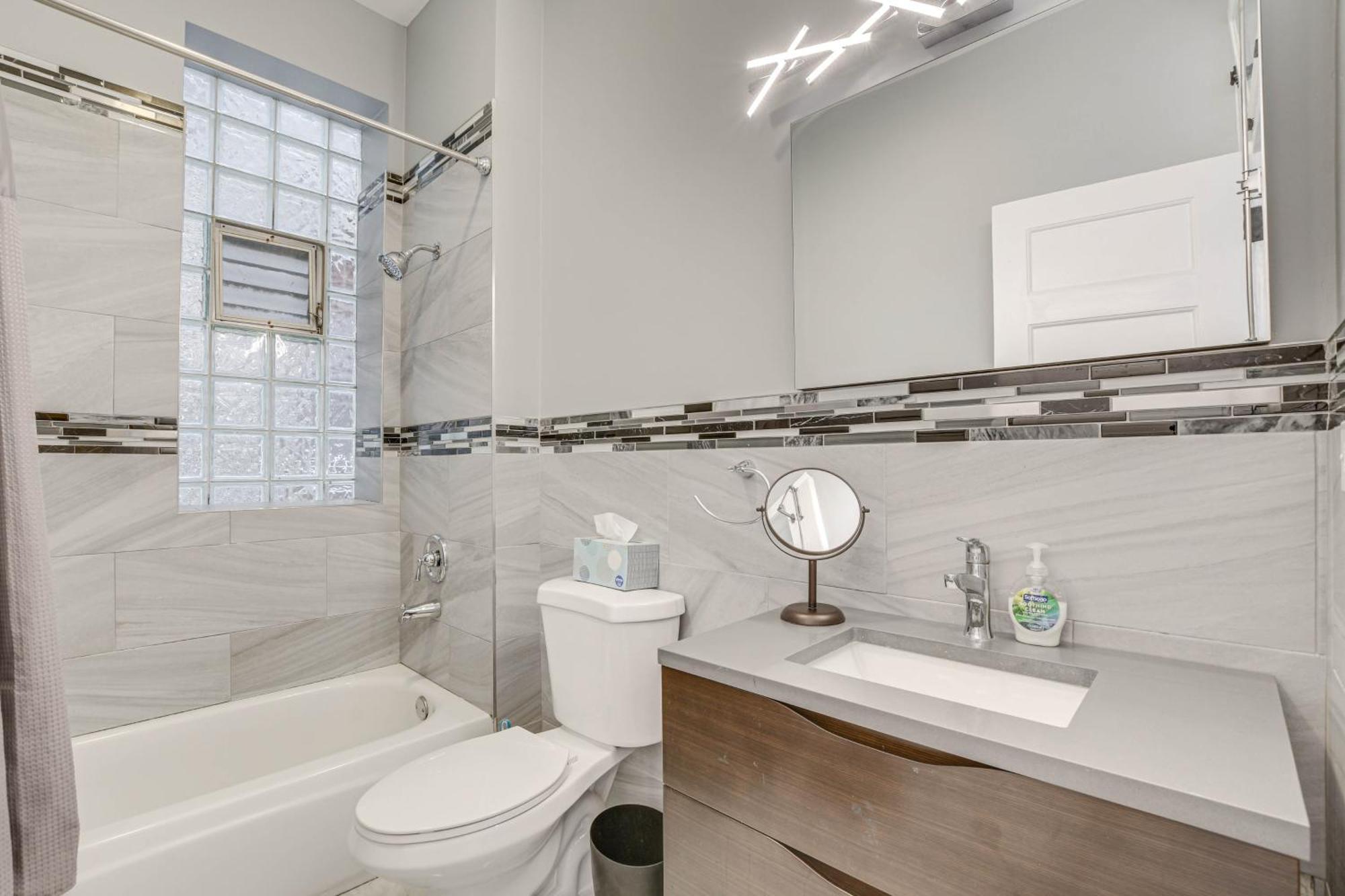 Spacious Condo With Deck About 3 Mi To Downtown Chicago! Kültér fotó